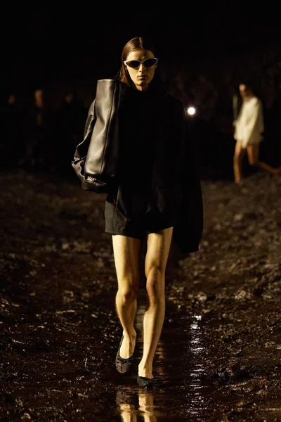 Look 24